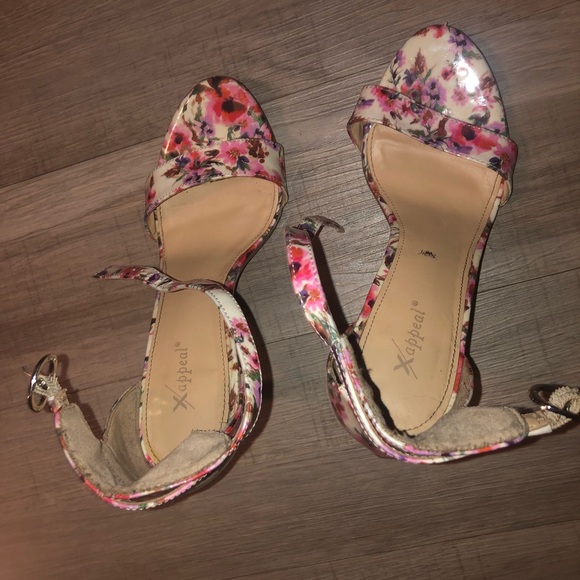 Floral heels - Picture 3 of 3